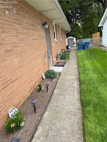 4291 Brendan Lane, North Olmsted, OH 44070