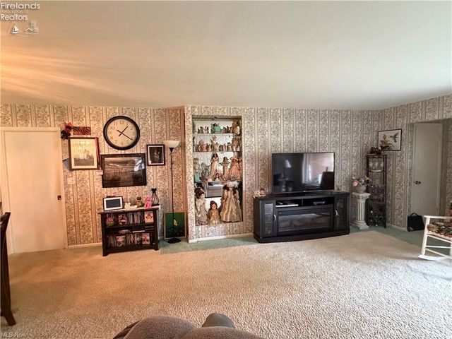 4291 Brendan Lane, North Olmsted, OH 44070