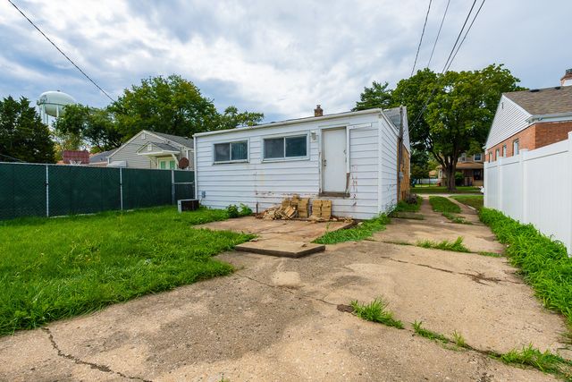 529 49th Avenue, Bellwood, IL 60104