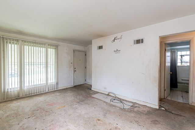529 49th Avenue, Bellwood, IL 60104