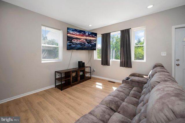16036 ROGERS CLARK BLVD, Bowling Green, VA 22427