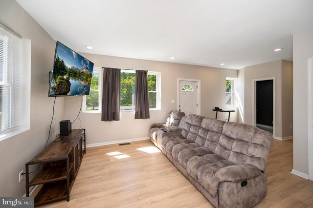 16036 ROGERS CLARK BLVD, Bowling Green, VA 22427