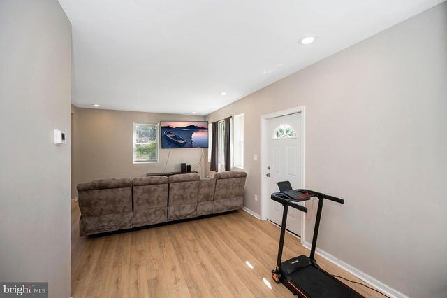 16036 ROGERS CLARK BLVD, Bowling Green, VA 22427