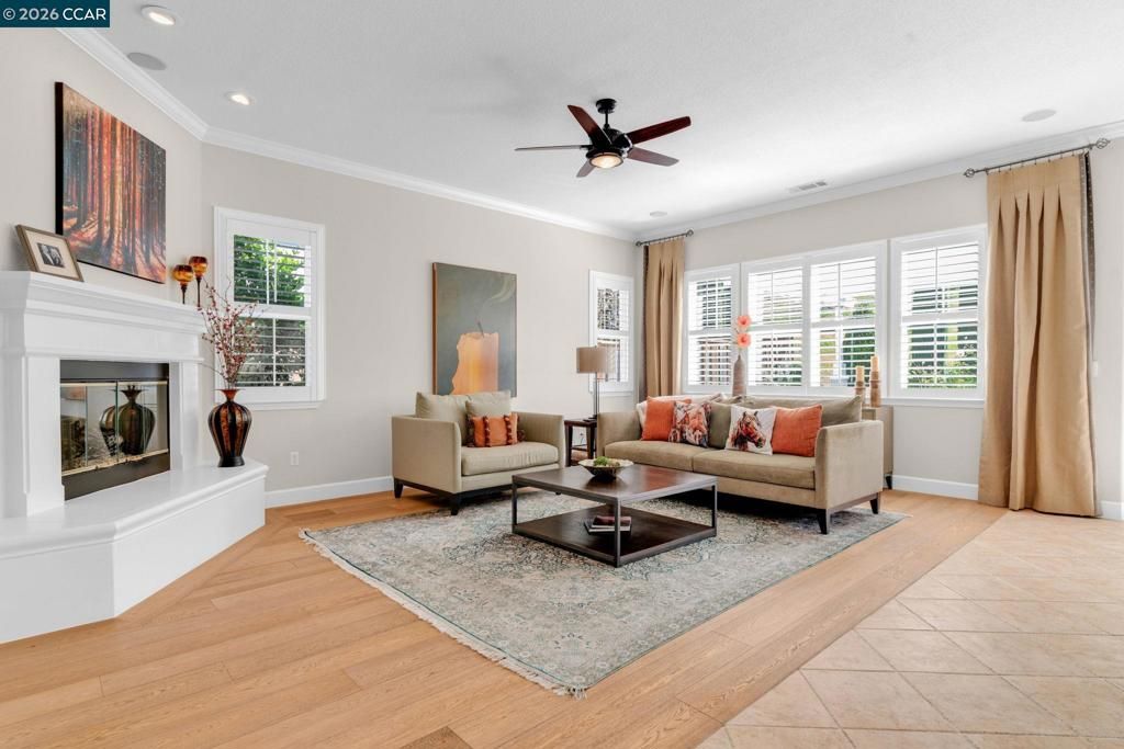 Image 11 of property listing at 974 974 Rosehedge Ct, Concord, CA 94521