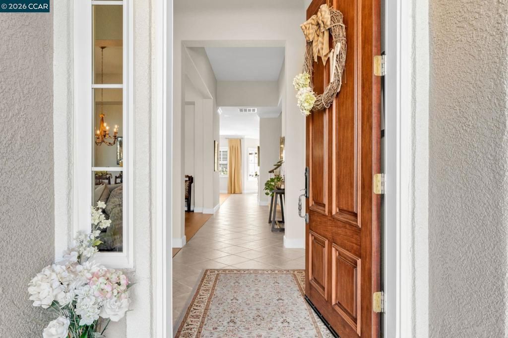 Image 3 of property listing at 974 974 Rosehedge Ct, Concord, CA 94521