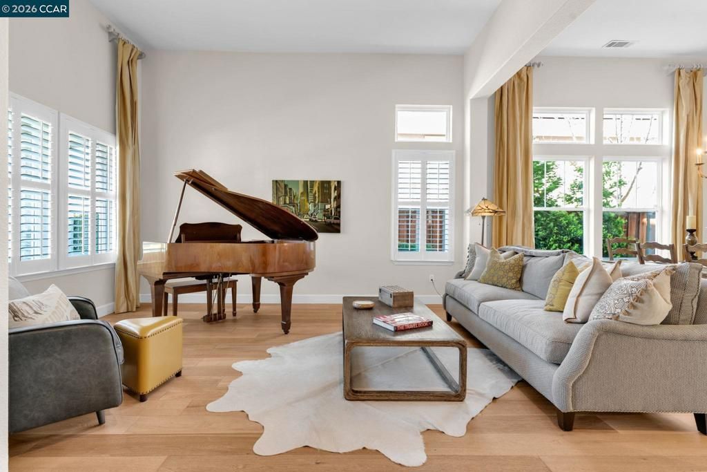 Image 5 of property listing at 974 974 Rosehedge Ct, Concord, CA 94521