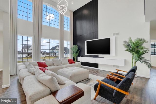 305 HOLLYHOCK DR, Manchester, PA 17345