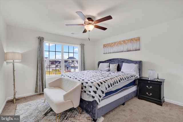 305 HOLLYHOCK DR, Manchester, PA 17345