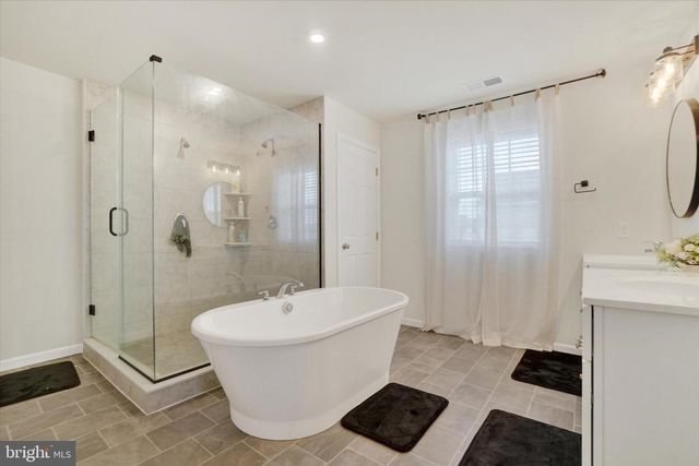 305 HOLLYHOCK DR, Manchester, PA 17345