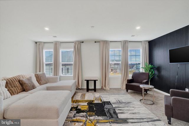 305 HOLLYHOCK DR, Manchester, PA 17345