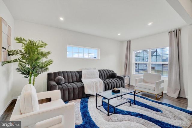 305 HOLLYHOCK DR, Manchester, PA 17345