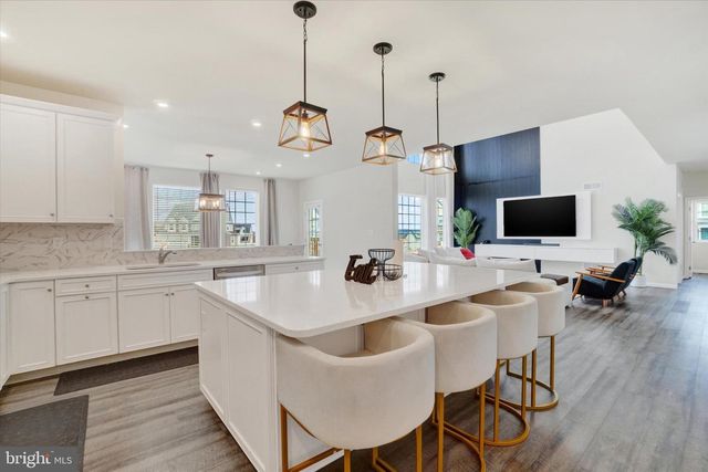 305 HOLLYHOCK DR, Manchester, PA 17345