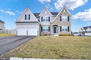 305 HOLLYHOCK DR, Manchester, PA 17345