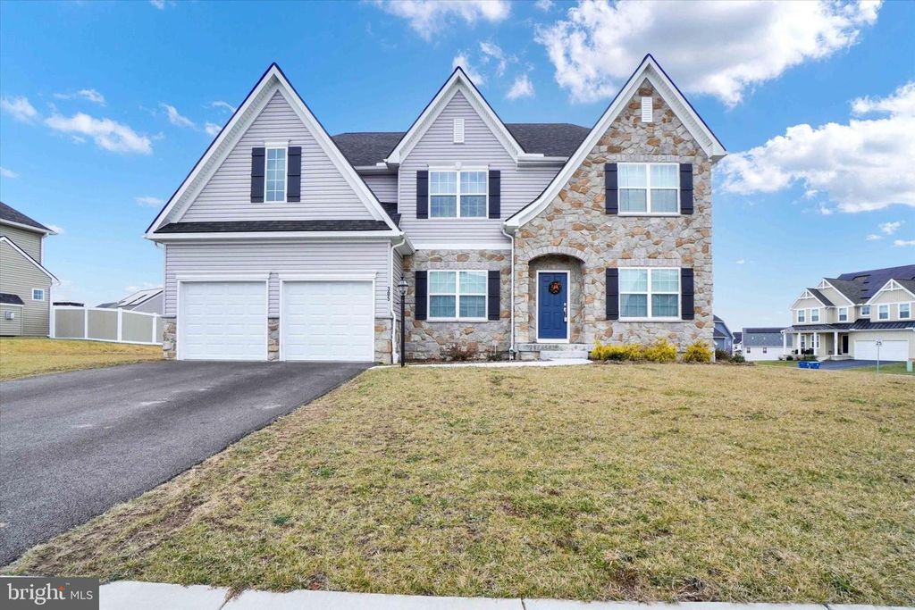 305 HOLLYHOCK DR, Manchester, PA 17345