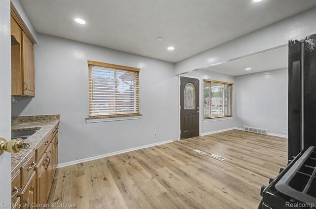 24315 Currier Street, Dearborn Heights, MI 48125
