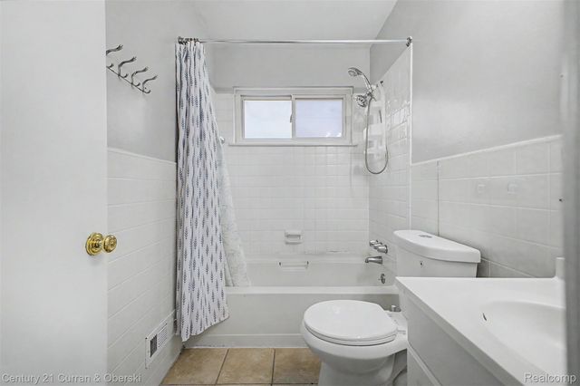 24315 Currier Street, Dearborn Heights, MI 48125