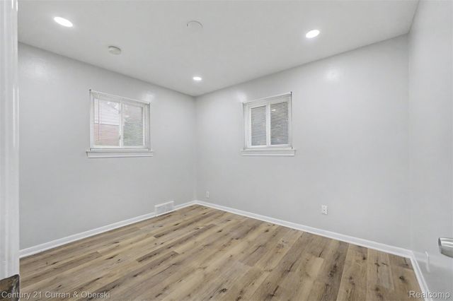 24315 Currier Street, Dearborn Heights, MI 48125
