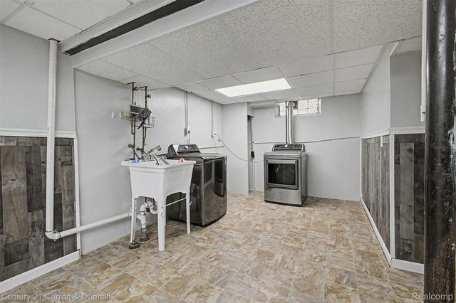 24315 Currier Street, Dearborn Heights, MI 48125