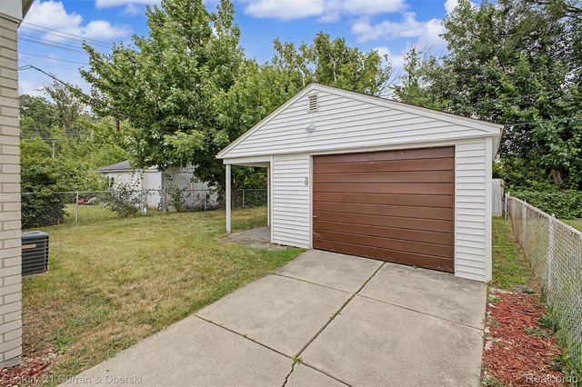 24315 Currier Street, Dearborn Heights, MI 48125