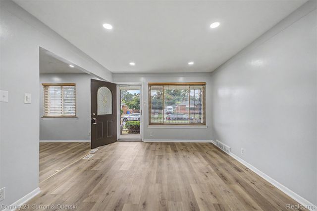 24315 Currier Street, Dearborn Heights, MI 48125