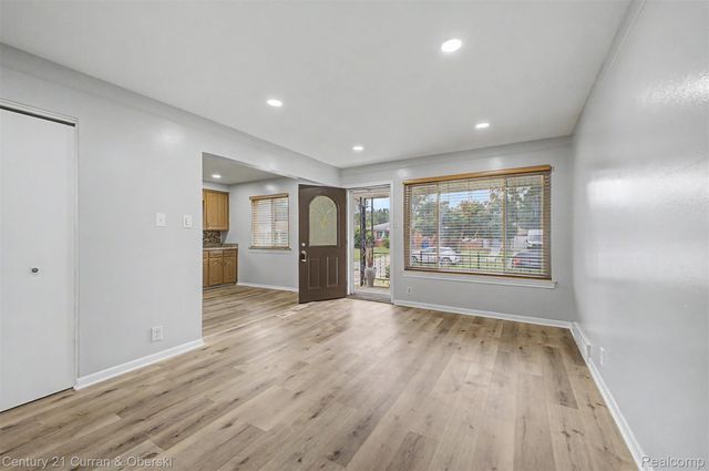 24315 Currier Street, Dearborn Heights, MI 48125