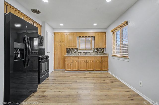 24315 Currier Street, Dearborn Heights, MI 48125