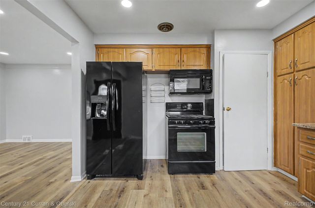 24315 Currier Street, Dearborn Heights, MI 48125