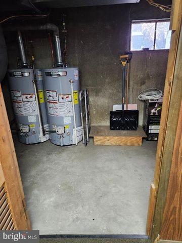 524 S CEDAR LN, Upper Darby, PA 19082