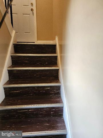 524 S CEDAR LN, Upper Darby, PA 19082