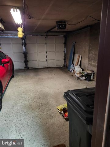 524 S CEDAR LN, Upper Darby, PA 19082