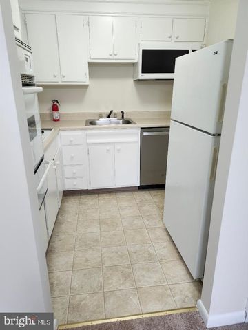 524 S CEDAR LN, Upper Darby, PA 19082