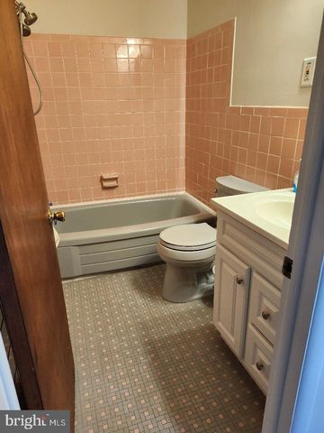 524 S CEDAR LN, Upper Darby, PA 19082