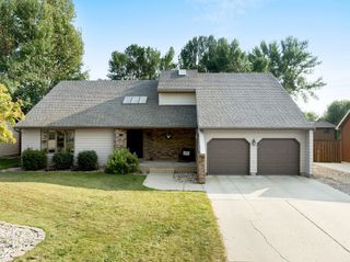 1325 SW 17 1/2 Ave SW, Minot, ND 58701