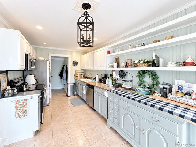 14 Potomac Court 14, Coram, NY 11727