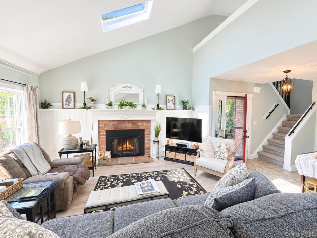 14 Potomac Court 14, Coram, NY 11727 — photo 5
