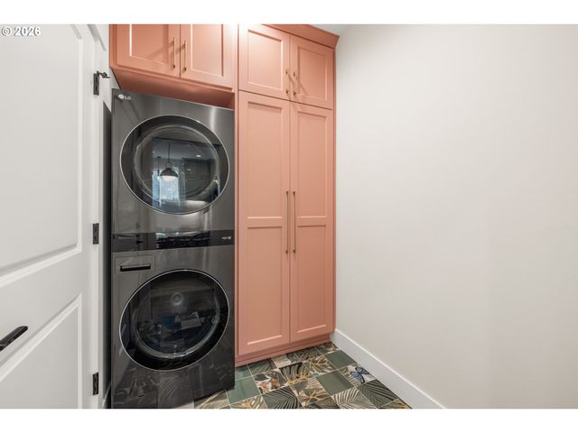 1957 S FIR Loop, Canby, OR 97013