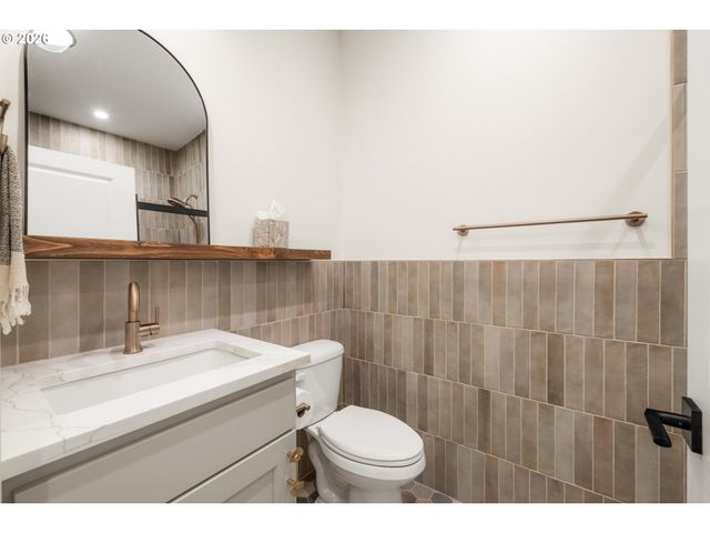 1957 S FIR Loop, Canby, OR 97013