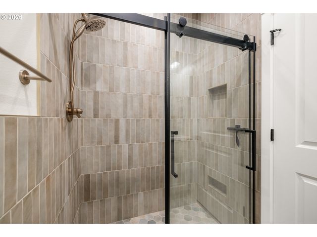 1957 S FIR Loop, Canby, OR 97013