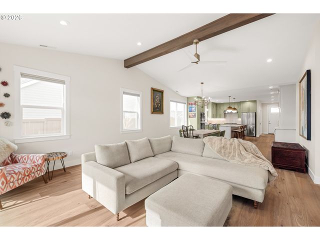 1957 S FIR Loop, Canby, OR 97013