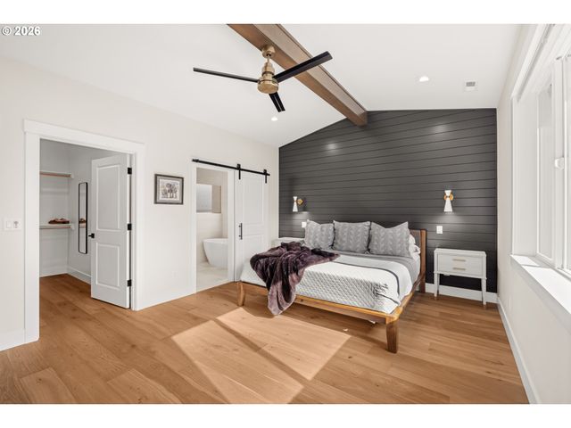 1957 S FIR Loop, Canby, OR 97013