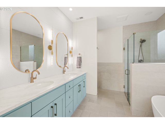 1957 S FIR Loop, Canby, OR 97013