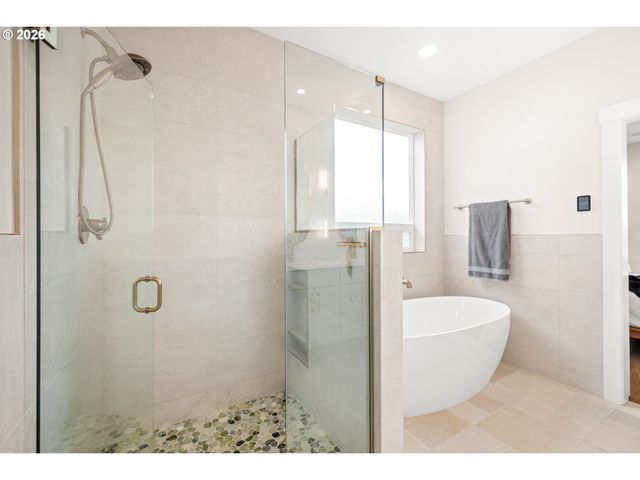 1957 S FIR Loop, Canby, OR 97013