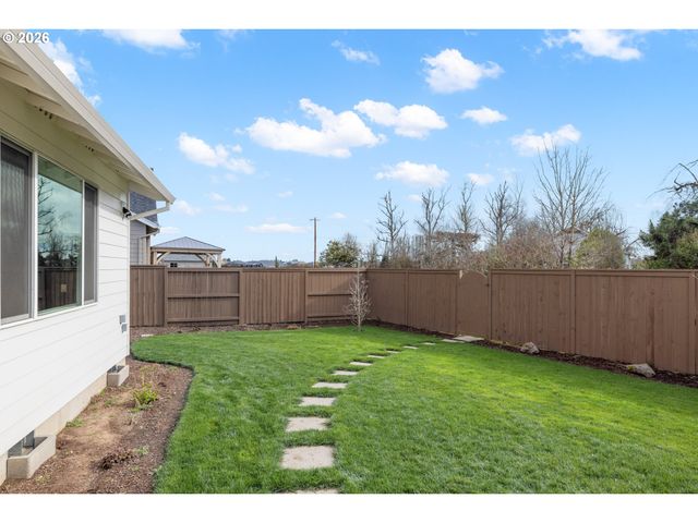 1957 S FIR Loop, Canby, OR 97013