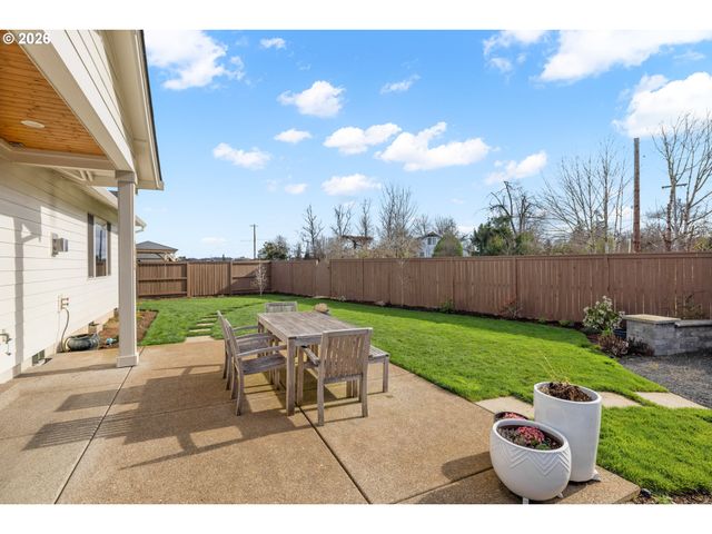 1957 S FIR Loop, Canby, OR 97013