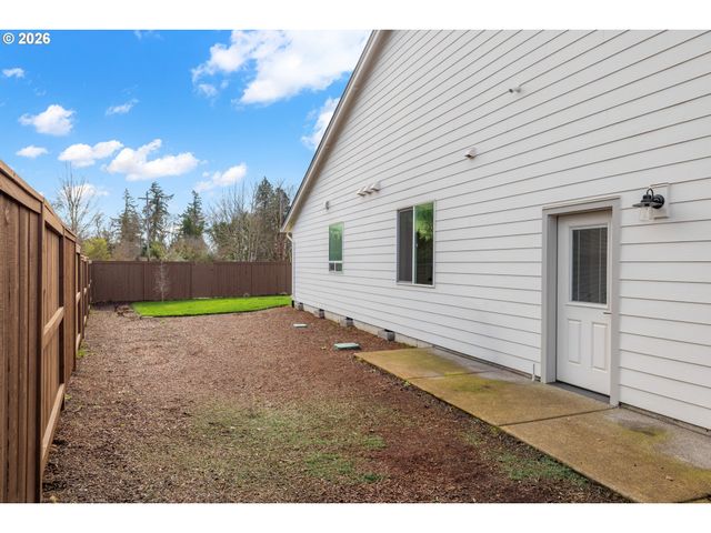 1957 S FIR Loop, Canby, OR 97013