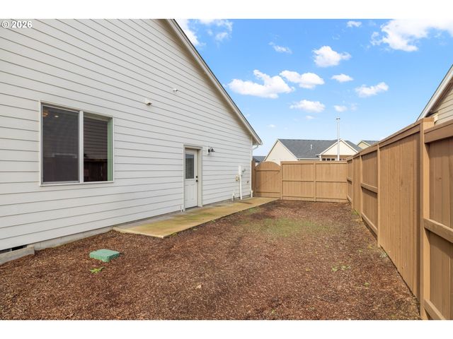 1957 S FIR Loop, Canby, OR 97013