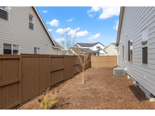 1957 S FIR Loop, Canby, OR 97013