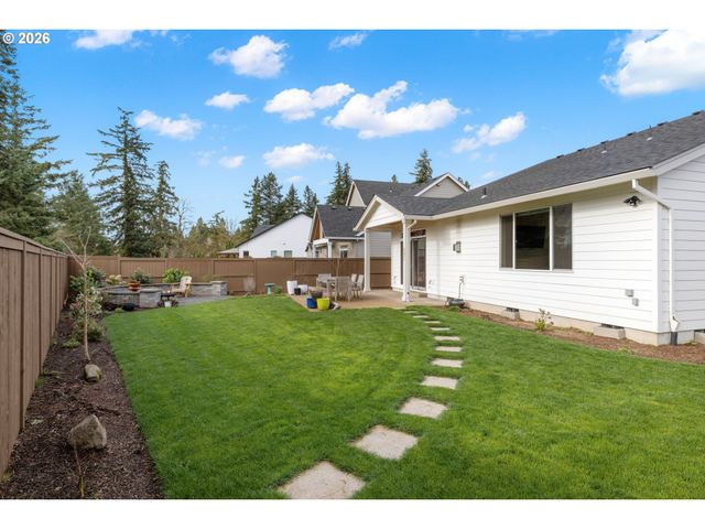 1957 S FIR Loop, Canby, OR 97013