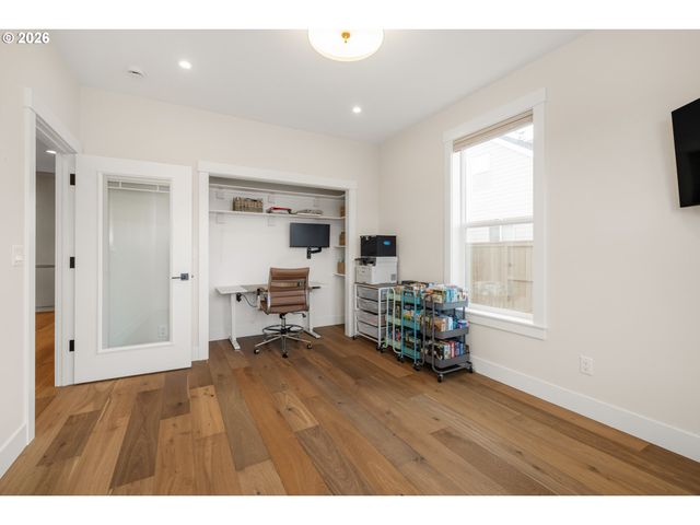 1957 S FIR Loop, Canby, OR 97013