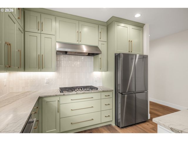 1957 S FIR Loop, Canby, OR 97013